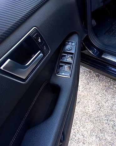 Mercedes-Benz: Mercedes-Benz E-Class sedan - Korpus: Qara rəng, aerodinamik kuzov — 11