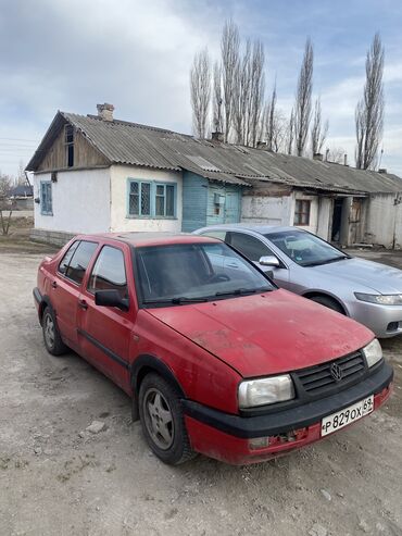 Volkswagen: Volkswagen Vento: 1992 г., 1.8 л, Механика, Бензин, Седан