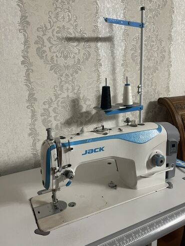 оверлок бытовой: Швейная машина Jack