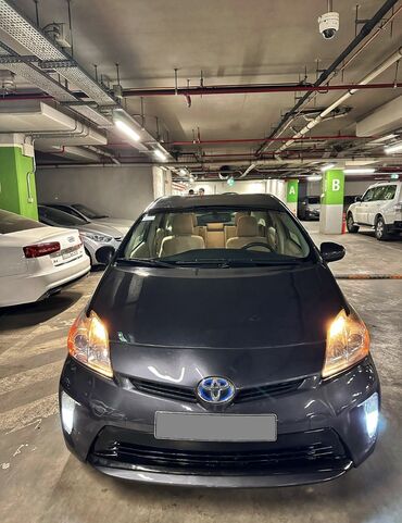 ilkin odenis 500 azn avtomobil: Toyota Prius: 1.6 l | 2015 il Hetçbek