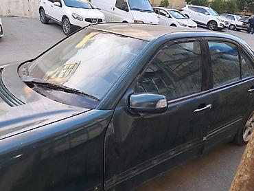 mersedes b: Mercedes-Benz E 240: 2.4 l | 2000 il Sedan — 5