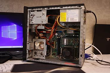 Masaüstü kompüterlər və iş stansiyaları: Yığma kompüter: Prosessor-Intel Dual Core E5800 3.2 GHz LGA 775 — 9