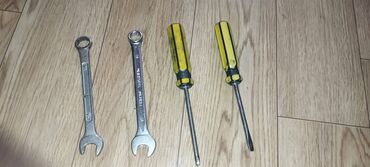 профессиональный набор инструментов: Набор ручного инструмента: - Два рожково-накидных ключа: размеры