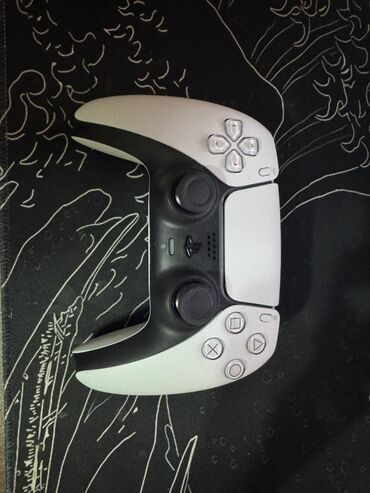 ps5 çanta: Ideal vəziyyətdə PS5 DualSense controller