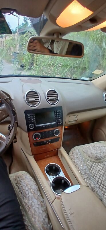 Ford: Mercedes-Benz ML-Class (W164) salonu üçün orijinal mərkəzi konsol və