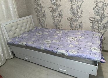 двуспальная кровать с ящиками: Односпальная кровать, Б/у, С ящиком для хранения, длина - 200 см