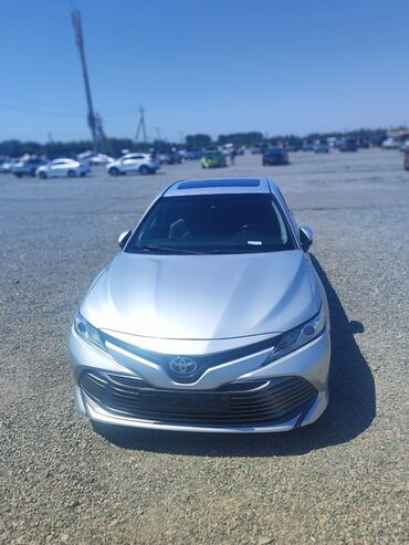 продаю тайота альфард: Элегантный серебристый седан Toyota Camry с панорамной крышей. Этот
