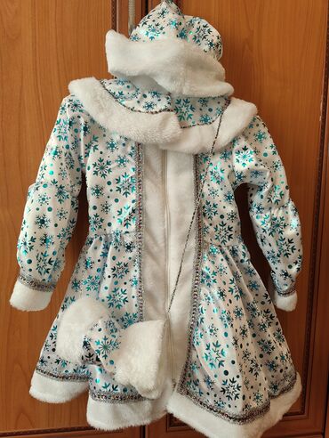 снегурочка цена бишкек: Продаю костюм Снегурочки. 
размер 104 . на 4-5 лет 
цено 1000с