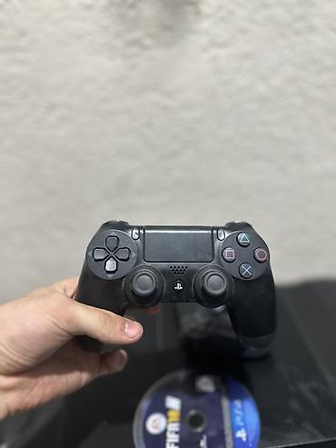 Sony PlayStation: Ps 4 + 2 джойстика и fifa 18. Без торга! Людей с торгом сразу в блок! — 3
