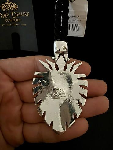 qizil burc klonlar: Time Deluxe markalı premium açarlıq təqdim olunur. Model üzərində — 6