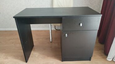 tek adamliq kravatlar: Двуспальная кровать, Шкаф
