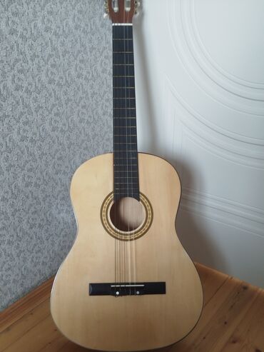 real gitara: Klassik gitara, Suzuki, İşlənmiş, Ödənişli çatdırılma