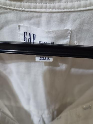 klassik geyim: Məhsul: GAP qadın köynəyi – Boyfriend Fit Xüsusiyyətlər: - Rəng: ağ - — 2