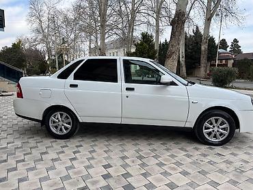 VAZ (LADA): VAZ (LADA) Priora: 1.6 l | 2015 il 140770 km Sedan — 3