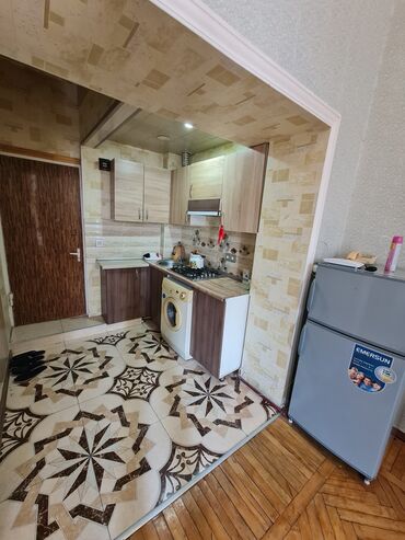 Günlük kirayə mənzillər: 3 otaqlı, Səbail r. r-nu — 6