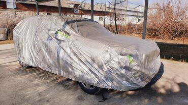 Toyota: Toyota RAV4 – ağ rəngli, modern dizaynlı krossover/SUV. Xarici: - — 9