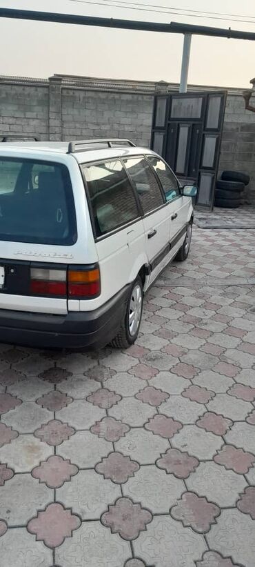 Volkswagen: Volkswagen Passat: 1991 г., 1.8 л, Механика, Бензин, Универсал