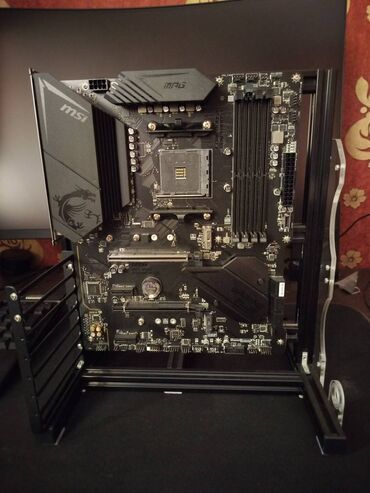 Sərt disklər (HDD): Open Air Keys Black

+ MSI MPG B550 plata - 255AZN
