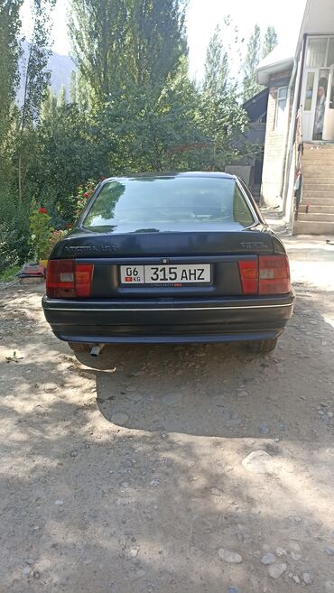 Opel: Opel Vectra: 1992 г., 1.6 л, Механика, Бензин, Седан