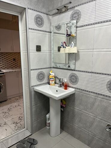 Köhnə tikili: Satılır: tam təmirli 2yataq otagı bır Zal metbex ıstı pol tam eşyalı — 1