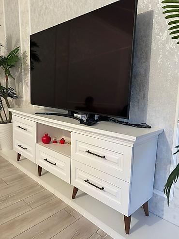 antik stullar: TV altlığı / media konsolu - Rəng: ağ, qəhvəyi taxta ayaqlar - Üslub — 2