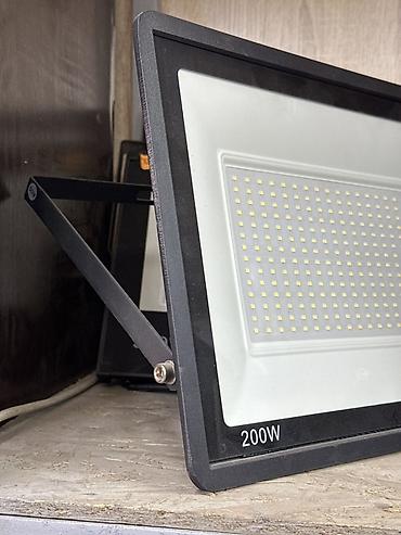 Светодиодный прожектор 200W, IP66 - Мощность: 200 Вт - Тип источника