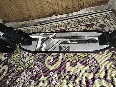 prius qanad: Qatlanan skuter satılır. Skuter qara rəngdədir və şəhərdaxili qısa — 4