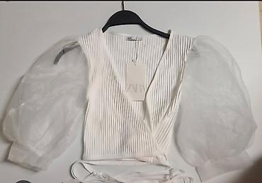 satom: ZARA beli ženski top sa puf rukavima - Model: preklopni crop top sa — 1