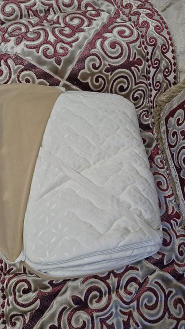 купить ортопедический матрас: Продаю наматрасник,белый,стеганный,на замке,размер 135×200.
новый — 5