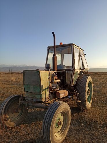 кузов евро: Трактор колесный с кабиной и навесным плугом - Тип: колесный трактор