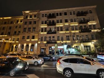 qubada satilan evler 2023: Bakı, 28 May, 3 otaqlı, Köhnə tikili, m. 28 may, 53 kv. m