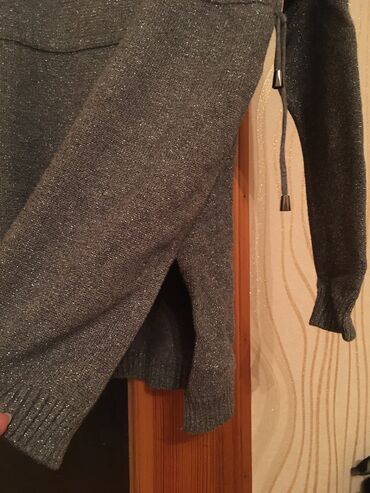 Köynək və bluzalar: Krep-şıfon kofta,2 defe geyinilib,M ölcü,uzunluq 65 smdır,qiymet — 16