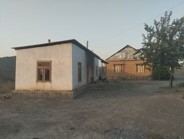 цветы возле дома: Үй, 8 кв. м, 6 бөлмө, Менчик ээси, Эски ремонт