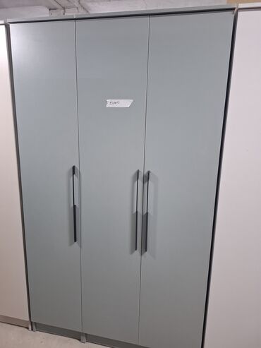 Шифоньеры: В прдоже трехстворчетый шкаф с разными расцветками размером — 3