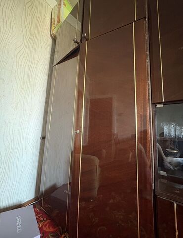 ikinci əl taxta: İşlənmiş, Dolab, Kredit yoxdur, Rumıniya