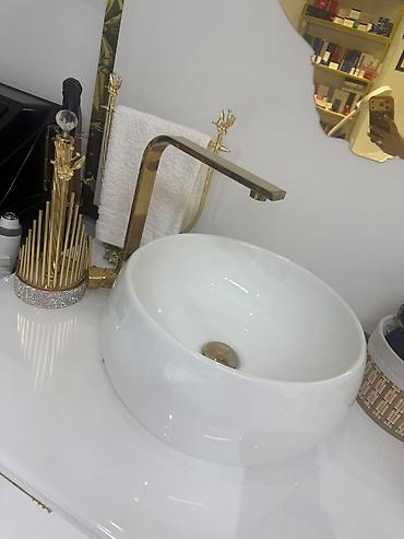 restoran is: Gözəllik və estetik məkanlar üçün lüks işçi zona – ağ-qızılı dizaynlı — 3