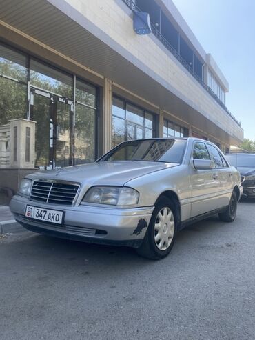 мерседес w204 цена бишкек: Mercedes-Benz C-класса серебристого цвета. 2,2 обьем двигателя
