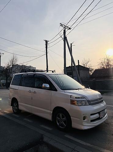 Toyota: Toyota Voxy: 2005 г., 2 л, Автомат, Бензин — 3