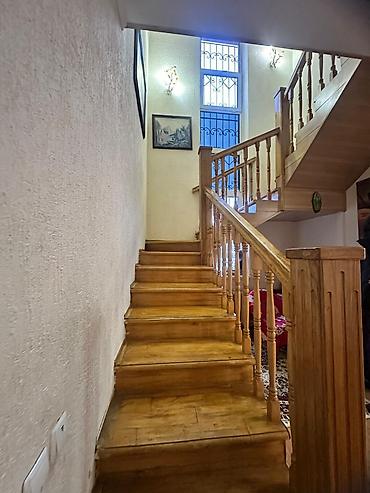 Продажа коттеджей и домов: Продаётся дом в ж/м Ала Тоо 5 соток,дом 193м2 •Дом из кирпича — 4