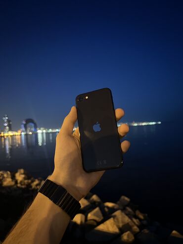 ayfon 7 s: IPhone SE, 128 GB, Qara, Barmaq izi, Face ID