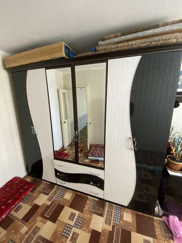 мебел шфанер: Продаю сундук, зеркальный тюрьма со шванером, все вместе за 29 000