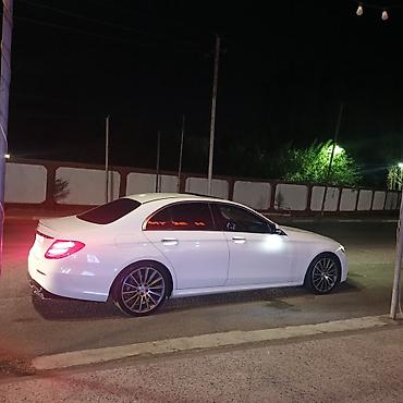 Mercedes-Benz: Mercedes-Benz E 300: 2 l | 2018 il Sedan — 3