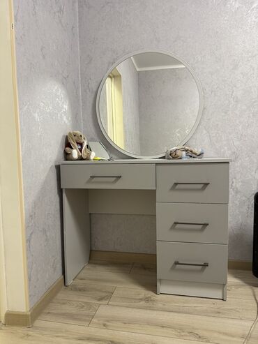 тумбочка прикроватная с зеркалом: Даараткана үчүн үстөл, Жаңы, Күзгүсү менен, түсү - Боз, ЛДСП
