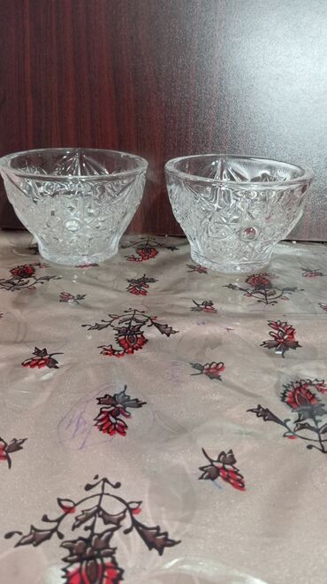 Digər dəstlər və servizlər: Kəsma naxışlı şüşə qab dəsti - 2 ədəd dərin şirniyyat/meyvə qabı – — 6
