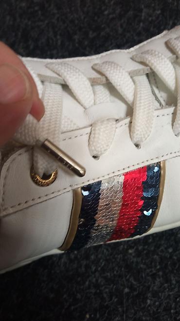 tommy hilfiger gumene cizme: Tommy Hilfiger original kožne patike dva puta obuvene broj 40. Stanje — 4