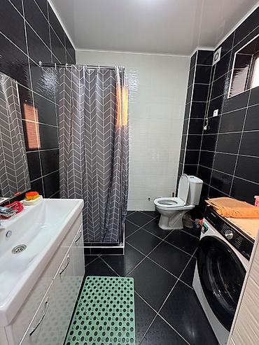 Продажа коттеджей и домов: 🏡 Продаётся 3-х комн.дом в Ак-Орго! 📍 Локация: ул. Бекет, всего в — 8