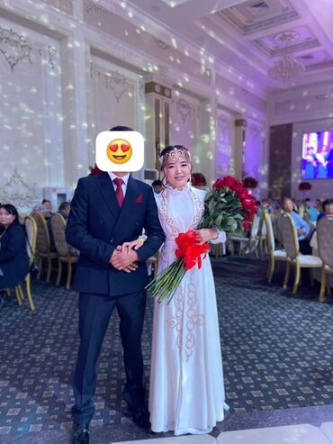 свадебное платье для мамы: Продаю платье на Кыз узатуу. Головной убор в подарок. Без запаха 🤗