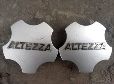 Колпаки: Центральные колпачки дисков от Тойота Альтезза в хорошем состоянии