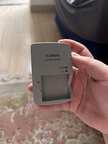 Зарядные устройства: Зарядные устройства для фотоаккумуляторов Canon и Sony. 1) Canon — 1