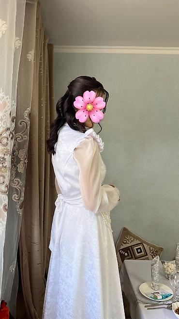 Үлпөт көйнөктөрү жана аксессуарлар: Кыз узатууга көйнөк, M, Колдонулган, түсү - Ак — 4